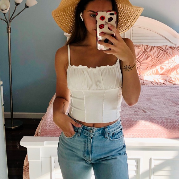 Tops - 3/$20 ⭐️ Ruched Bust White Crop Top